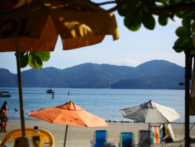 Foto prossimo piano della spiaggia contro il cielo