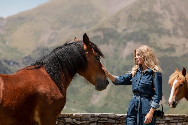 Foto primo piano su splendidi animali in campagna