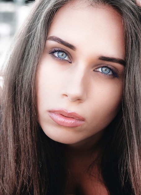 Photo close-up of a beautiful woman with blue eyes