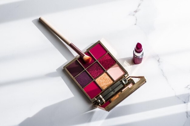 Photo close-up of beauty products on table