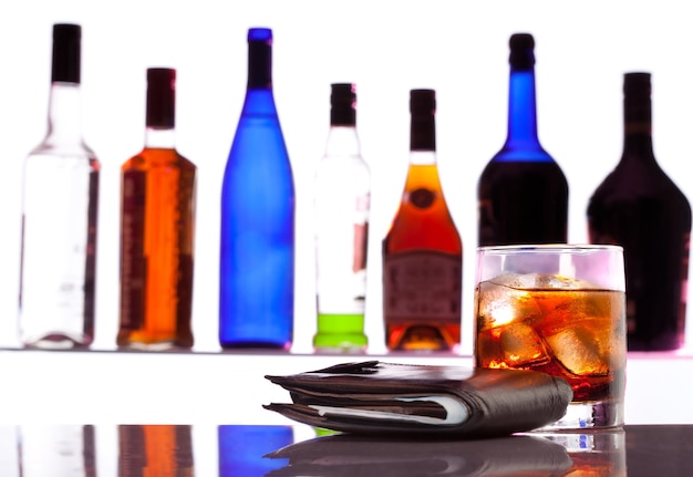 Photo close-up of beer bottles on table