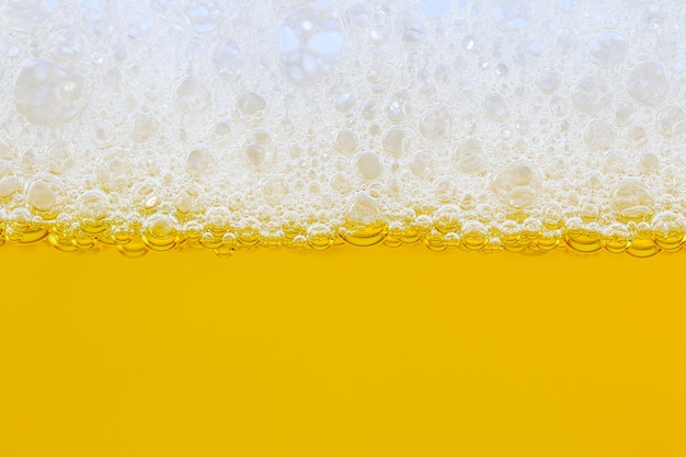 Photo close-up of beer glass against blurred background