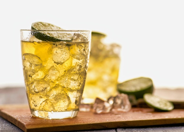 Photo close-up of beer in glass against white background