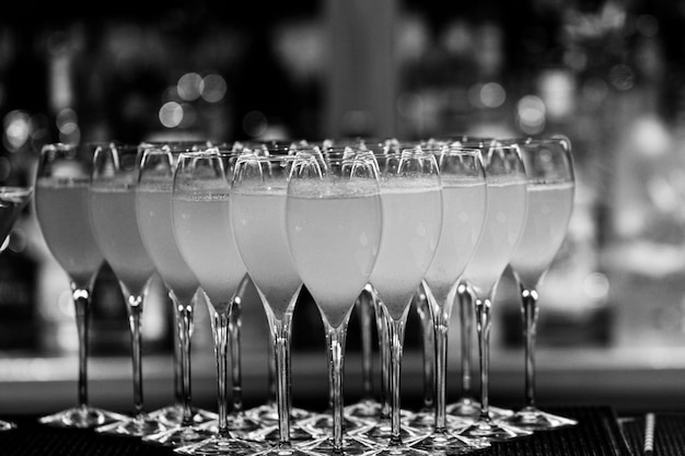 Photo close-up of beer glass on table