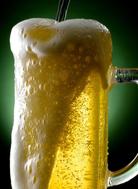 Foto close-up di un bicchiere di birra