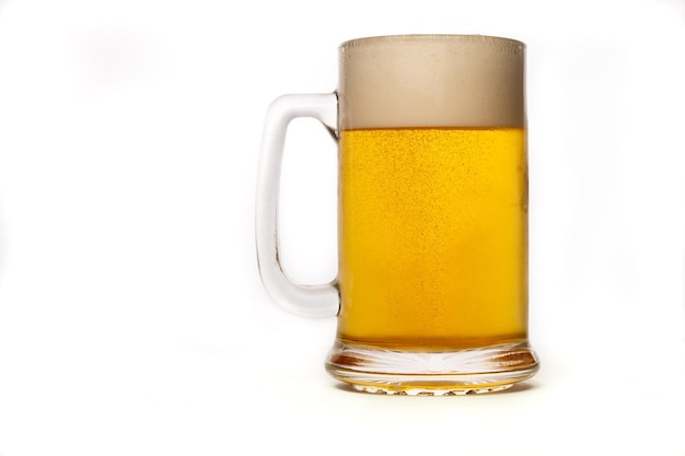Photo close-up of beer mug with foam isolated on white background and copy space