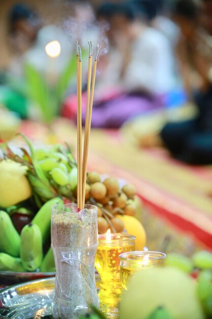 Foto close-up di peperoncini al mercato