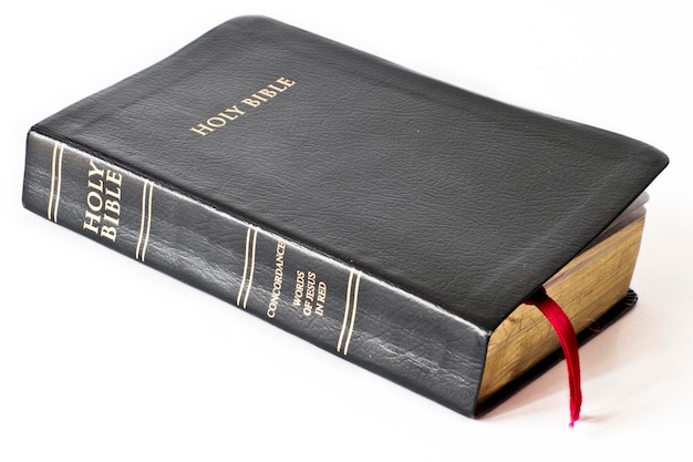 Photo close-up of bible on white background