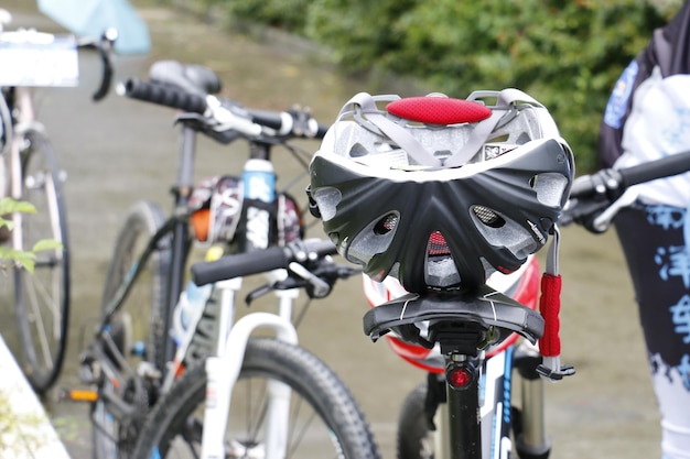 道路上の自転車のクローズアップ