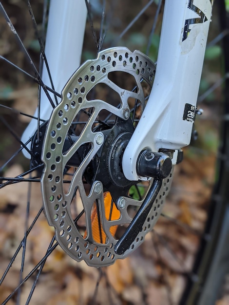 Foto prossimo piano della ruota di una bicicletta