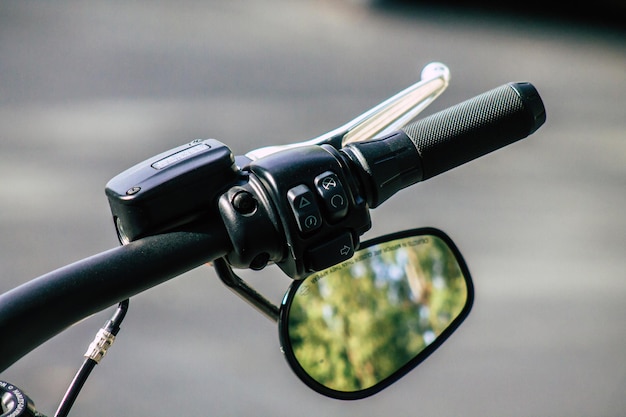 Photo close-up of bicycle wheel