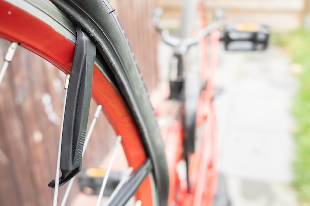 Foto prossimo piano di una bicicletta