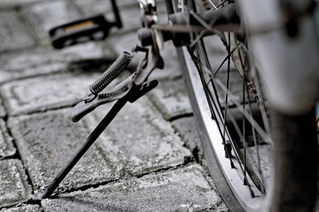 Foto prossimo piano di una bicicletta