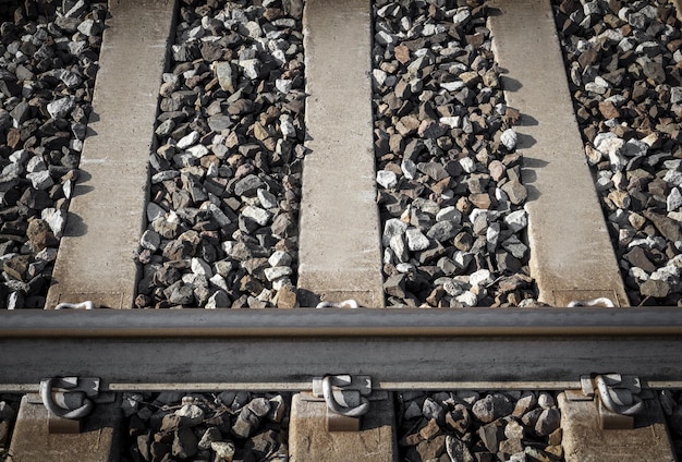 Foto primo piano del binario di una ferrovia