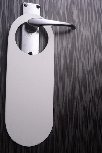 Photo close-up of blank sign on door handle