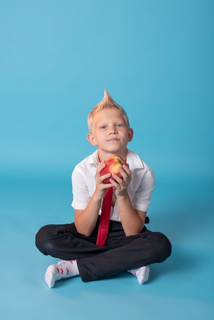 Photo close-up of a blond boy. boy is posing on the camera.