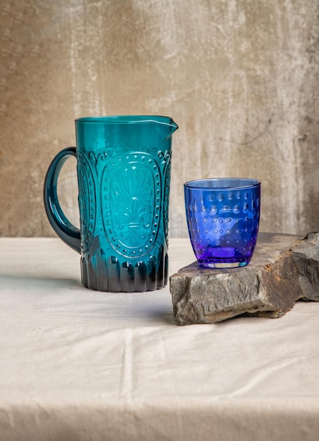 Photo close-up of blue drink on table