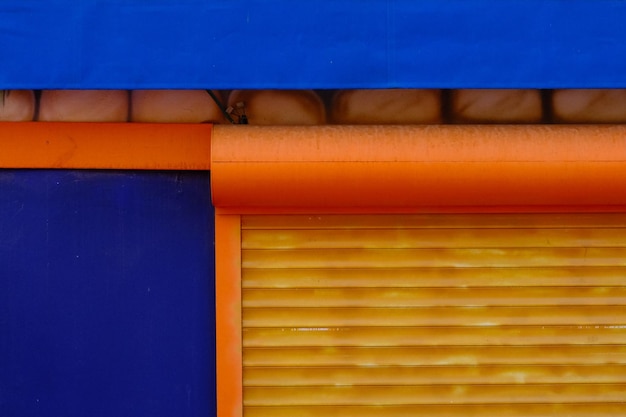 Photo close-up of blue orange and yellow wall