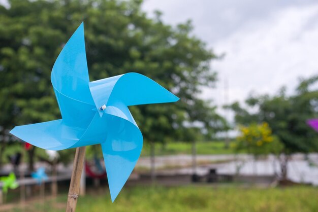 Photo close-up of blue toy on field