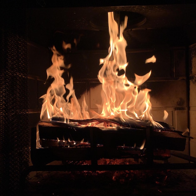 Foto prossimo piano del falò a casa.