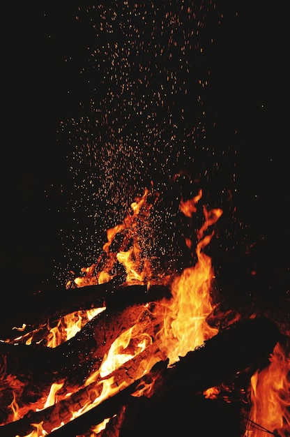 밤 에 불타는 장면