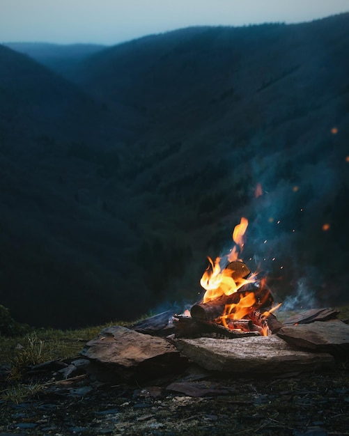 Photo close-up of bonfire at night