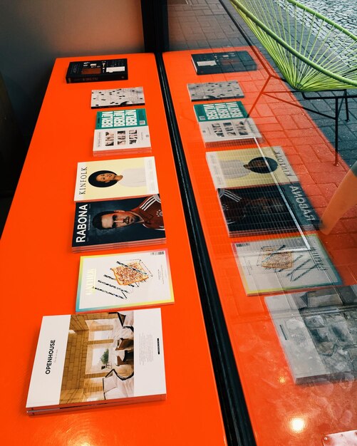 Photo close-up of books on desk