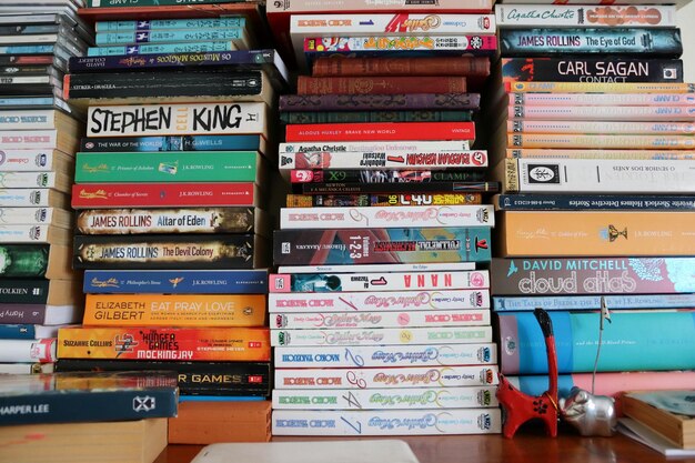 Photo close-up of books in shelf