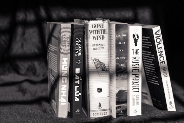 Photo close-up of books on table