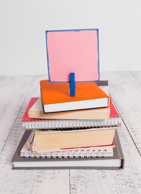 Photo close-up of books on table