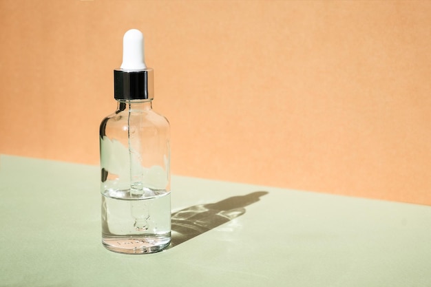 Photo close-up of bottles on table