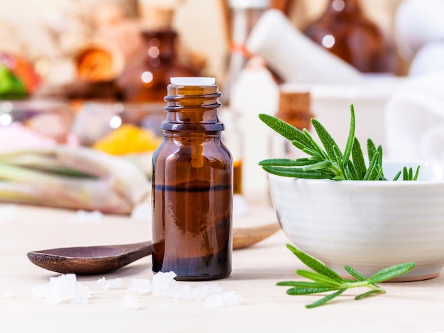 Photo close-up of bottles with herb on table