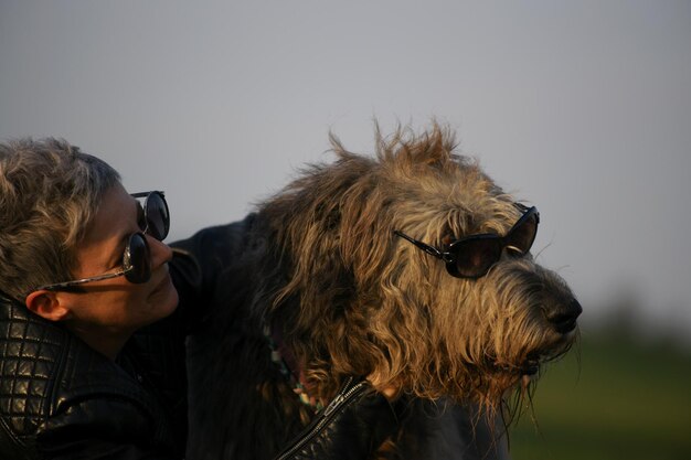 Photo close-up of boy wearing sunglasses