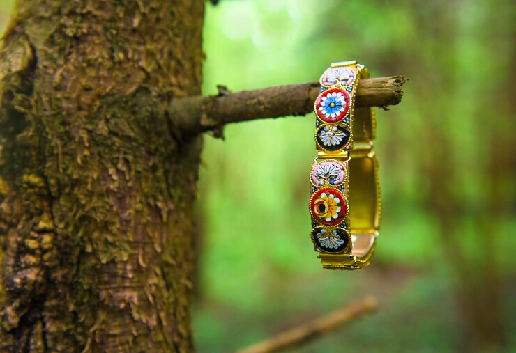 फोटो close-up of bracelet hanging on twig