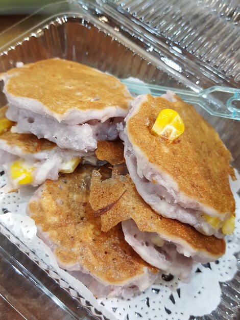 Photo close-up of bread on plate