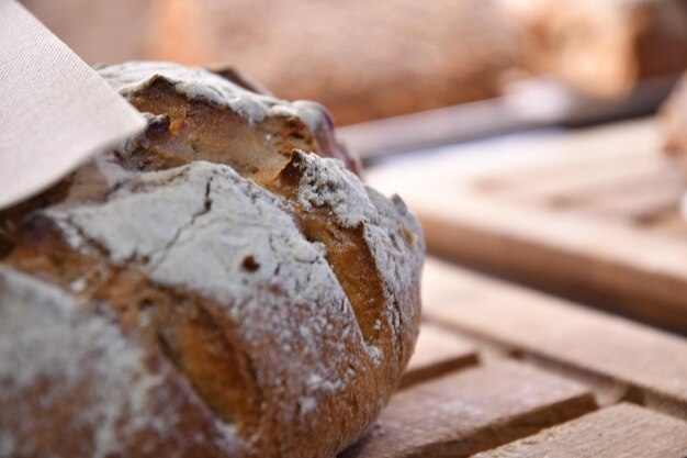 Foto prossimo piano del pane sulla tavola