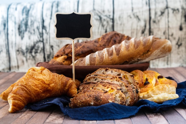 Foto prossimo piano dei pane sulla tavola