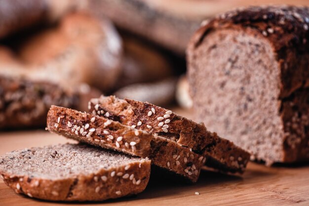 Foto prossimo piano dei pane sulla tavola