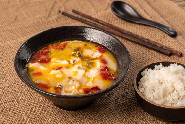 Photo close-up of breakfast served on table