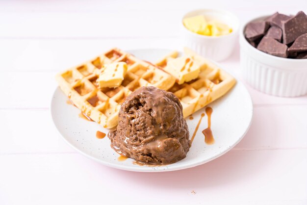 Photo close-up of breakfast served on table