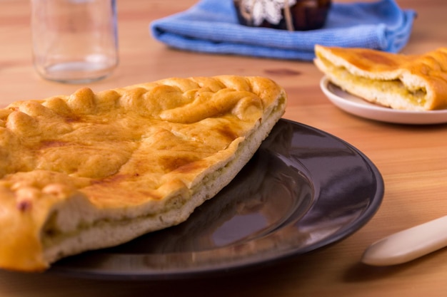 Photo close-up of breakfast served on table