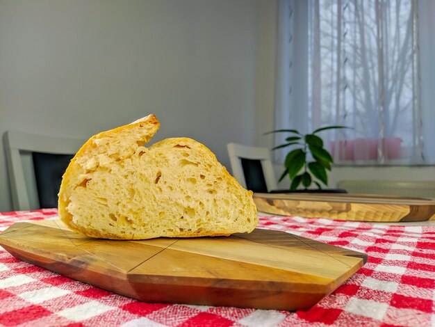 家のテーブルの上の朝食のクローズアップ