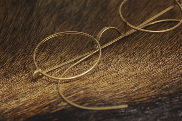 Photo close-up of broken eyeglasses on table