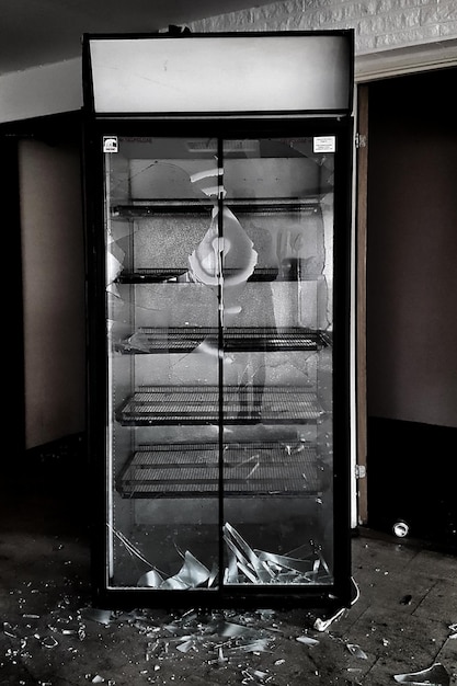 Photo close-up of broken refrigerator