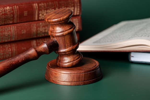 Photo close up of a brown wooden gavel and book