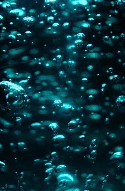 Photo close-up of bubbles under water