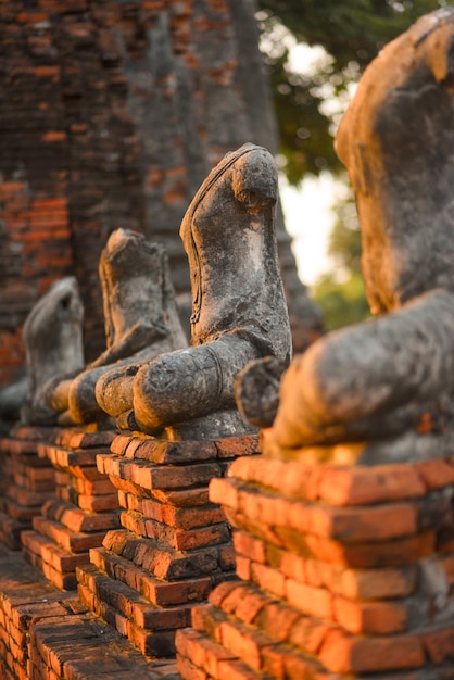 Foto close-up della statua di buddha all'aperto