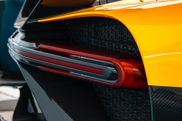 Foto close-up di una bugatti chiron pur sport