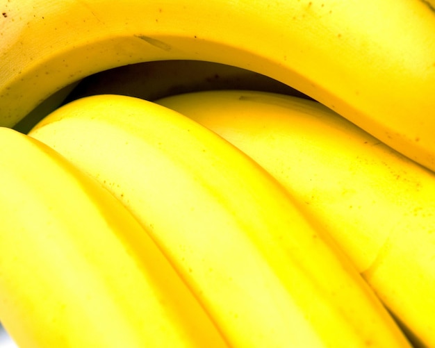 Foto un primo piano di un mucchio di banane gialle