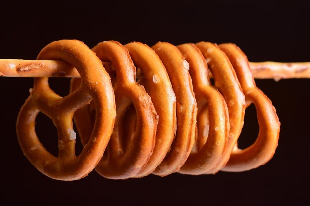 Photo close-up of burger against black background